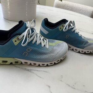 On cloud tennis shoes. Size 6